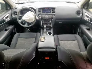 2019 Nissan Pathfinder S z VIN 5N1DR2MN1KC607076, wystawiony jako Copart lot #50372865 z przebiegiem 122 896 mil mil oraz Szkoda całkowita • Salvage title. Historia ofert i sprzedaży dostępna na DreamBid. Obrazek 8.