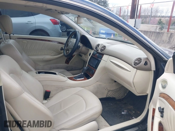 2009 Mercedes-Benz CLK 350 z VIN WDBTJ56HX9F267109, wystawiony jako IAAI lot #41799170 z przebiegiem 111 892 mil mil oraz . Historia ofert i sprzedaży dostępna na DreamBid. Obrazek 5.
