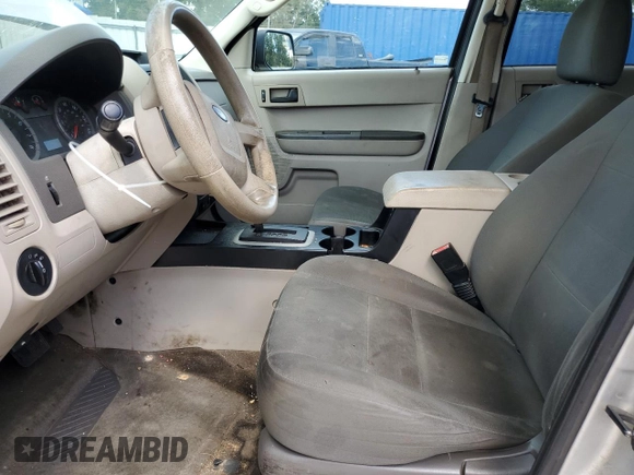 2010 Ford Escape XLS z VIN 1FMCU0C77AKC97179, wystawiony jako Copart lot #64385055 z przebiegiem 164 525 mil mil oraz Czysty tytuł • Clean title. Historia ofert i sprzedaży dostępna na DreamBid. Obrazek 7.