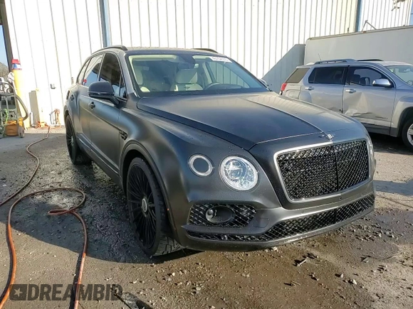 2017 Bentley Bentayga W12 z VIN SJAAC2ZVXHC016000, wystawiony jako Copart lot #43702555 z przebiegiem 46 172 mil mil oraz Szkody całkowita. Historia ofert i sprzedaży dostępna na DreamBid. Obrazek 15.