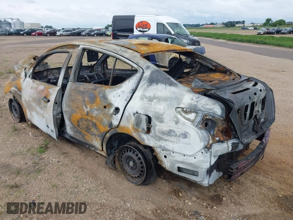 2017 Nissan Versa SV z VIN 3N1CN7AP7HL858263, wystawiony jako IAAI lot #42454860 z przebiegiem 82 129 mil mil oraz . Historia ofert i sprzedaży dostępna na DreamBid. Obrazek 3.