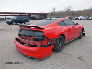 2019 Ford Mustang EcoBoost z VIN 1FA6P8TH7K5197377, wystawiony jako IAAI lot #41489649 z przebiegiem 70 550 mil mil oraz . Historia ofert i sprzedaży dostępna na DreamBid. Obrazek 4.