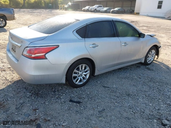 2015 Nissan Altima 2.5 S with VIN 1N4AL3AP2FC585041, listed as a IAAI auction lot 42014898 with 109,981 mi miles. Bid and sale history available at carsss.com. Image 4.