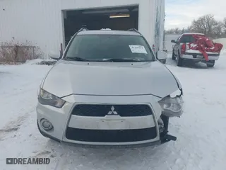 2013 Mitsubishi Outlander SE with VIN JA4JT3AW6DU020908, listed as a IAAI auction lot 41266111 with 193,967 mi miles. Bid and sale history available at carsss.com. Image 12.