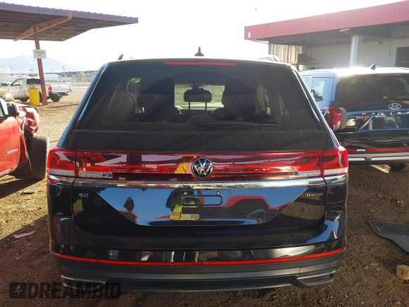 2024 Volkswagen Atlas SE with VIN 1V2LR2CA4RC505410, listed as a IAAI auction lot 41513445 with 18,647 mi miles and . Bid and sale history available at DreamBid. Image 16.