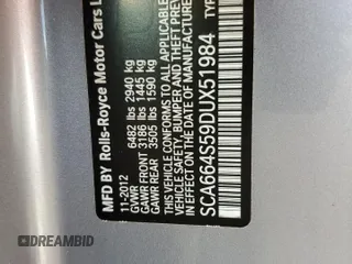 2013 Rolls-Royce Ghost z VIN SCA664S59DUX51984, wystawiony jako Copart lot #74546804 z przebiegiem 94 160 mil mil oraz Nie do naprawy. Historia ofert i sprzedaży dostępna na DreamBid. Obrazek 13.