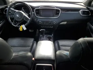 2017 Kia Sorento SX z VIN 5XYPK4A50HG296590, wystawiony jako Copart lot #48971685 z przebiegiem 125 691 mil mil oraz Szkoda całkowita • Salvage title. Historia ofert i sprzedaży dostępna na DreamBid. Obrazek 8.