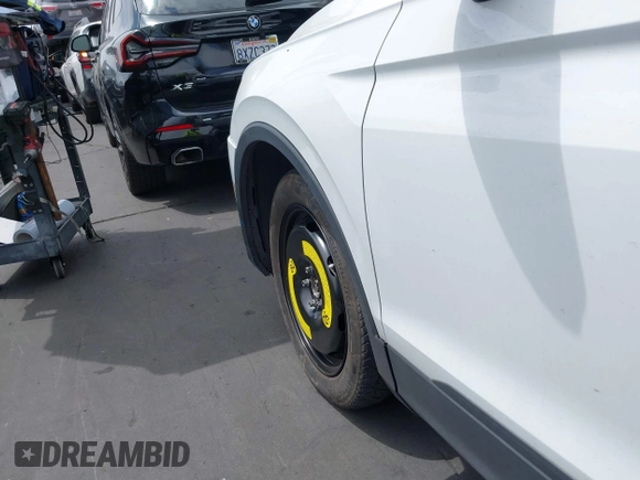 2018 Volkswagen Tiguan S with VIN 3VV1B7AX8JM032990, listed as a IAAI auction lot 42279807 with 74,185 mi miles and . Bid and sale history available at DreamBid. Image 6.