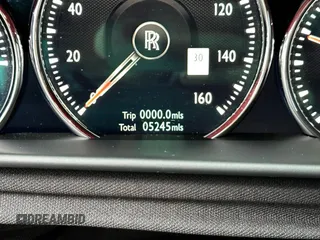 2022 Rolls-Royce Cullinan Black Badge z VIN SLATV8C02NU212XXX, wystawiony jako Copart lot #59257385 z przebiegiem 5245 mil mil oraz Tytuł czysty. Historia ofert i sprzedaży dostępna na DreamBid. Obrazek 8.