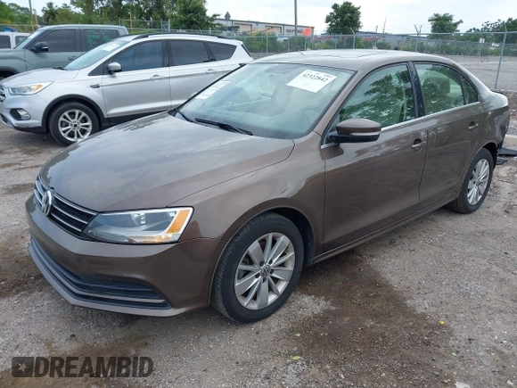 2015 Volkswagen Jetta SE with VIN 3VWD07AJXFM289988, listed as a IAAI auction lot 42322842 with 131,998 mi miles and . Bid and sale history available at DreamBid. Image 2.