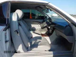 2000 Mercedes-Benz SL 500 z VIN WDBFA68F4YF192999, wystawiony jako IAAI lot #42455495 z przebiegiem 158 067 mil mil oraz . Historia ofert i sprzedaży dostępna na DreamBid. Obrazek 5.