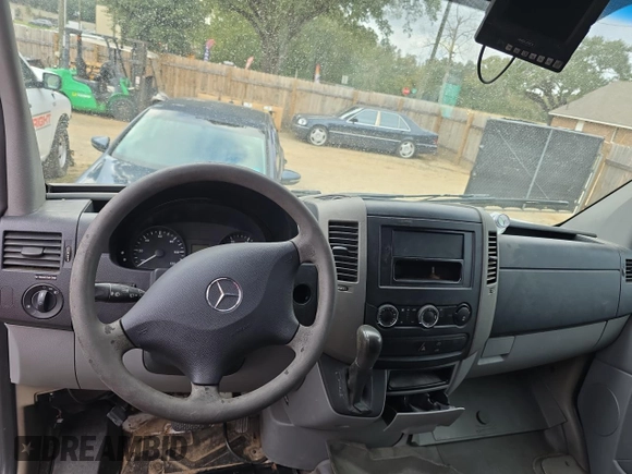 2011 Mercedes-Benz Sprinter with VIN WD3PE8CB7B5559847, listed as a Copart auction lot 44624965 with 368,370 mi miles and Clean Title. Bid and sale history available at carsss.com. Image 9.