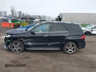2017 Mercedes-Benz M 400 z VIN 4JGDA5GB7HA880652, wystawiony jako IAAI lot #41785173 z przebiegiem 96 154 mil mil oraz . Historia ofert i sprzedaży dostępna na DreamBid. Obrazek 14.