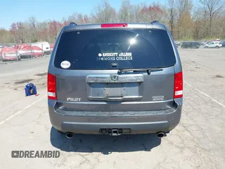 2011 Honda Pilot Touring with VIN 5FNYF4H94BB035415, listed as a IAAI auction lot 42126738 with 239,273 mi miles. Bid and sale history available at carsss.com. Image 16.