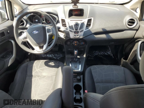 2013 Ford Fiesta SE z VIN 3FADP4EJ9DM191531, wystawiony jako Copart lot #60533515 z przebiegiem 179 639 mil mil oraz Czysty tytuł • Clean title. Historia ofert i sprzedaży dostępna na DreamBid. Obrazek 8.