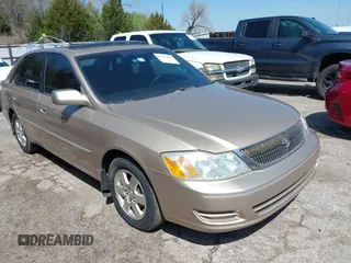 2002 Toyota Avalon XL with VIN 4T1BF28B62U261312, listed as a IAAI auction lot 41957062 with 233,443 mi miles. Bid and sale history available at carsss.com. Image 6.