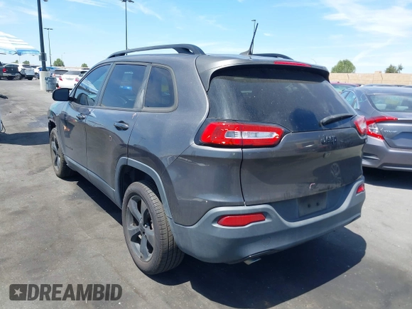 2018 Jeep Cherokee Latitude Tech Connect z VIN 1C4PJLCB8JD568422, wystawiony jako IAAI lot #42076237 z przebiegiem 88 382 mil mil oraz . Historia ofert i sprzedaży dostępna na DreamBid. Obrazek 14.