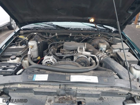 1998 Chevrolet S-10 LS with VIN 1GCCS19X2W8231473, listed as a IAAI auction lot 41965334 with 85,048 mi miles. Bid and sale history available at carsss.com. Image 10.