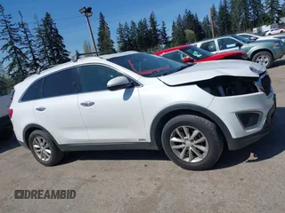 2016 Kia Sorento LX with VIN 5XYPGDA35GG060533, listed as a IAAI auction lot 42033268 with 183,057 mi miles. Bid and sale history available at carsss.com. Image 14.