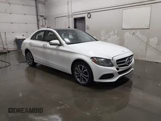 2017 Mercedes-Benz C 300 z VIN 55SWF4KB8HU180340, wystawiony jako IAAI lot #41613092 z przebiegiem 82 818 mil mil oraz . Historia ofert i sprzedaży dostępna na DreamBid. Obrazek 1.