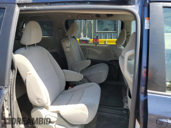 2018 Toyota Sienna LE Auto Access Seat with VIN 5TDKZ3DC5JS937221, listed as a Copart auction lot 59595765 with 118,790 mi miles and Salvage title. Bid and sale history available at DreamBid. Image 11.