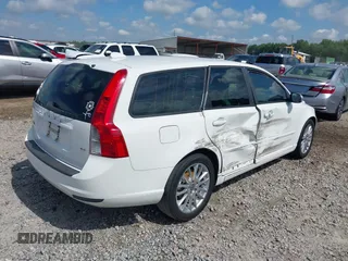 2010 Volvo V50 with VIN YV1382MW1A2553319, listed as a IAAI auction lot 39823937 with 317,330 mi miles. Bid and sale history available at carsss.com. Image 4.