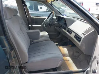 1996 Oldsmobile Cutlass Ciera 1SA VX5 z VIN 1G3AJ55M5T6418193, wystawiony jako IAAI lot #42361441 z przebiegiem 193 675 mil mil oraz . Historia ofert i sprzedaży dostępna na DreamBid. Obrazek 5.