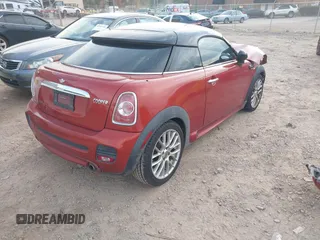2015 MINI Coupe z VIN WMWSX1C54FT508123, wystawiony jako IAAI lot #40974103 z przebiegiem 79 035 mil mil oraz . Historia ofert i sprzedaży dostępna na DreamBid. Obrazek 4.