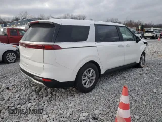 2024 Kia Carnival LX with VIN KNDNB4H39R6432697, listed as a Copart auction lot 82566344 with 7,048 mi miles and Salvage Title. Bid and sale history available at carsss.com. Image 3.