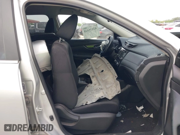 2020 Nissan Rogue SV z VIN JN8AT2MT2LW017772, wystawiony jako IAAI lot #42035440 z przebiegiem 47 503 mil mil oraz . Historia ofert i sprzedaży dostępna na DreamBid. Obrazek 5.