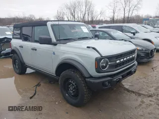 2023 Ford Bronco with VIN 1FMDE5BH4PLB16762, listed as a IAAI auction lot 41918584 with 32,527 mi miles. Bid and sale history available at carsss.com. Image 1.