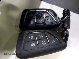 2021 Cadillac Escalade Luxury z VIN 1GYS4AKL7MR295510, wystawiony jako IAAI lot #38398966 z przebiegiem 26 228 mil mil oraz . Historia ofert i sprzedaży dostępna na DreamBid. Obrazek 11.