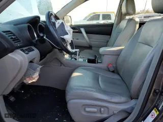2011 Toyota Highlander with VIN 5TDZK3EH9BS048727, listed as a Copart auction lot 42782845 with 117,966 mi miles and Salvage Title. Bid and sale history available at carsss.com. Image 7.