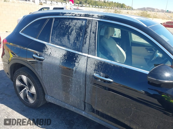 2024 Mercedes-Benz GLC 300 z VIN W1NKM4HBXRF159332, wystawiony jako IAAI lot #41529147 z przebiegiem 4 322 mil mil oraz . Historia ofert i sprzedaży dostępna na DreamBid. Obrazek 6.
