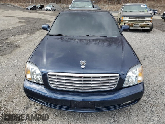 2004 Cadillac DeVille DTS z VIN 1G6KF579X4U203102, wystawiony jako Copart lot #50426955 z przebiegiem 157 290 mil mil oraz Szkody całkowita. Historia ofert i sprzedaży dostępna na DreamBid. Obrazek 5.