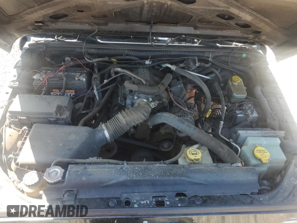 2010 Jeep Wrangler Sahara z VIN 1J4AA5D10AL204437, wystawiony jako Copart lot #50743665 z przebiegiem 211 585 mil mil oraz Szkoda całkowita • Salvage title. Historia ofert i sprzedaży dostępna na DreamBid. Obrazek 11.