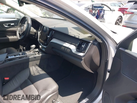 2020 Volvo XC60 Momentum z VIN YV4102DK8L1429104, wystawiony jako IAAI lot #42432652 z przebiegiem 35 429 mil mil oraz . Historia ofert i sprzedaży dostępna na DreamBid. Obrazek 5.