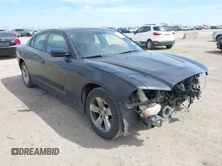 2013 Dodge Charger SE z VIN 2C3CDXBG2DH555347, wystawiony jako IAAI lot #41780164 z przebiegiem 249 140 mil mil oraz . Historia ofert i sprzedaży dostępna na DreamBid. Obrazek 1.