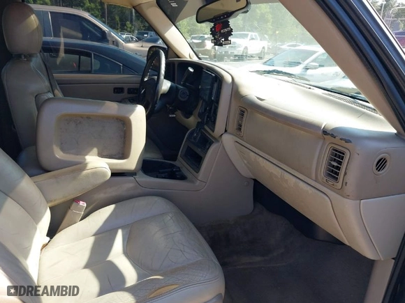 2004 GMC Yukon SLT with VIN 1GKEC13Z44J328264, listed as a IAAI auction lot 41993825 with 267,247 mi miles. Bid and sale history available at carsss.com. Image 5.