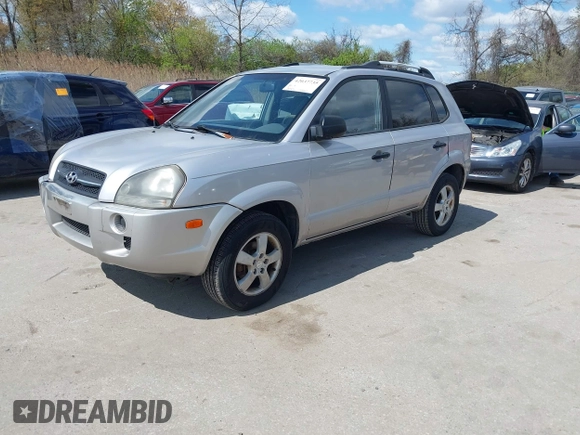 2005 Hyundai Tucson GL with VIN KM8JM12B75U075660, listed as a IAAI auction lot 42037735 with 157,453 mi miles. Bid and sale history available at carsss.com. Image 2.