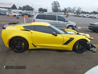 2015 Chevrolet Corvette Z06 3LZ z VIN 1G1YU2D67F5603369, wystawiony jako IAAI lot #42193440 z przebiegiem 17 618 mil mil oraz . Historia ofert i sprzedaży dostępna na DreamBid. Obrazek 14.