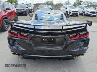 2022 Chevrolet Corvette 3LT z VIN 1G1YC2D41N5105717, wystawiony jako Copart lot #53651315 z przebiegiem Nie podano mil oraz Czysty tytuł • Clean title. Historia ofert i sprzedaży dostępna na DreamBid. Obrazek 6.