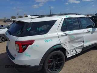 2021 Ford Explorer ST z VIN 1FM5K8GCXMGA81385, wystawiony jako IAAI lot #41828212 z przebiegiem 66 477 mil mil oraz . Historia ofert i sprzedaży dostępna na DreamBid. Obrazek 6.