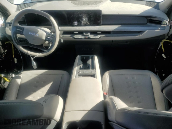 2024 Kia EV9 Wind z VIN KNDAFFS59R6030316, wystawiony jako Copart lot #87417224 z przebiegiem 10 654 mil mil oraz Szkoda całkowita • Salvage title. Historia ofert i sprzedaży dostępna na DreamBid. Obrazek 8.