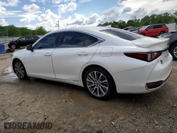 2020 Lexus ES 300h z VIN 58AD21B11LU004650, wystawiony jako Copart lot #56119995 z przebiegiem 140 172 mil mil oraz Nie do naprawy • Non repairable. Historia ofert i sprzedaży dostępna na DreamBid. Obrazek 2.