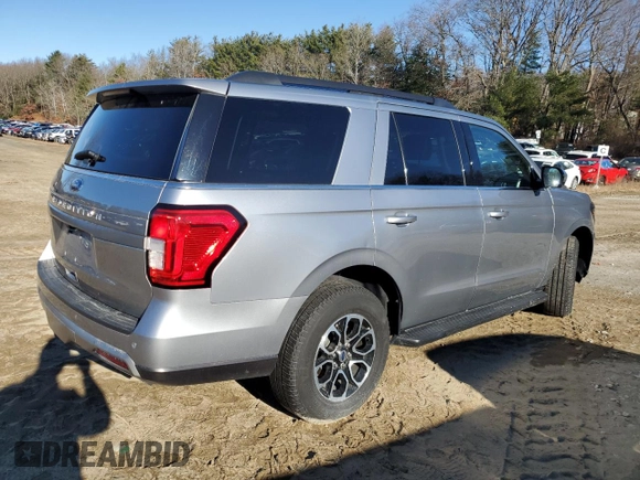 2024 Ford Expedition XLT with VIN 1FMJU1H82REA17970, listed as a Copart auction lot 83043004 with 0 mi miles and Salvage Title. Bid and sale history available at carsss.com. Image 3.