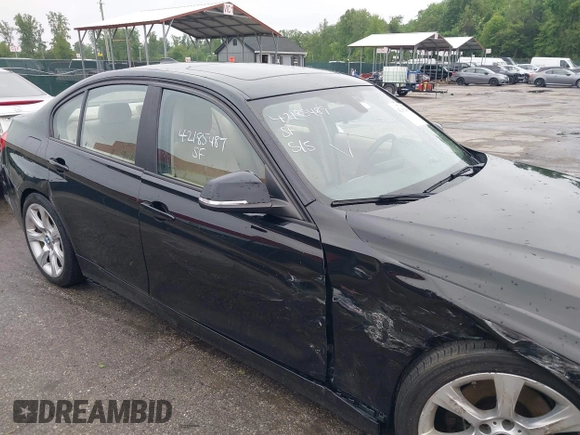 2015 BMW 3 Series 328i xDrive z VIN WBA3B5G55FNS18143, wystawiony jako IAAI lot #42185489 z przebiegiem 109 663 mil mil oraz . Historia ofert i sprzedaży dostępna na DreamBid. Obrazek 17.