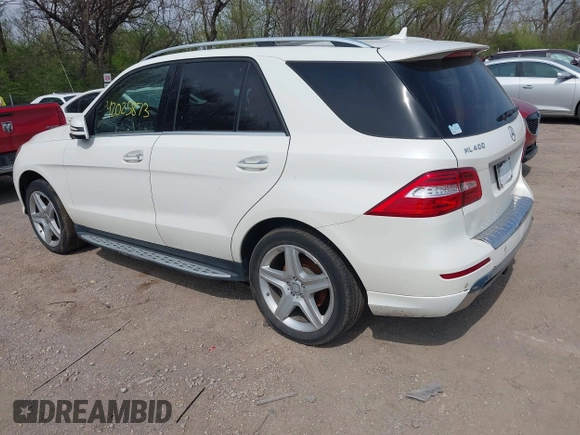 2015 Mercedes-Benz M 400 z VIN 4JGDA5GB1FA573460, wystawiony jako IAAI lot #42025873 z przebiegiem 156 008 mil mil oraz . Historia ofert i sprzedaży dostępna na DreamBid. Obrazek 3.