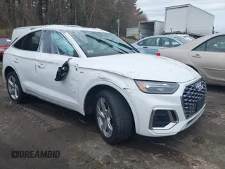 2022 Audi Q5 Sportback S line Premium Plus z VIN WA15AAFY8N2072317, wystawiony jako IAAI lot #41946730 z przebiegiem 49 510 mil mil oraz . Historia ofert i sprzedaży dostępna na DreamBid. Obrazek 1.