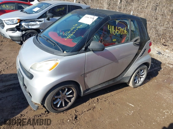 2009 Smart fortwo Passion z VIN WMEEK31X99K301253, wystawiony jako IAAI lot #41667056 z przebiegiem 176 021 mil mil oraz . Historia ofert i sprzedaży dostępna na DreamBid. Obrazek 2.